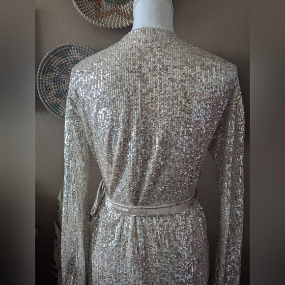 Gimmicks by BKE Sequin Wrap Mini Dress Champagne Ivory XS | Holiday Party Look - Picture 14 of 14